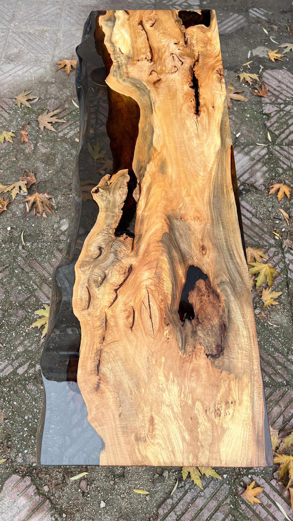 Harz-Baumkanten-Konsolentisch aus Lindenholz - Foyertisch - Flurtisch