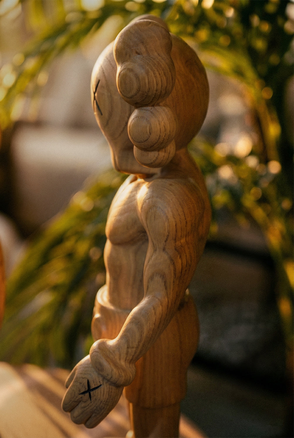 Handgeschnitzte Bärenskulptur aus Holz