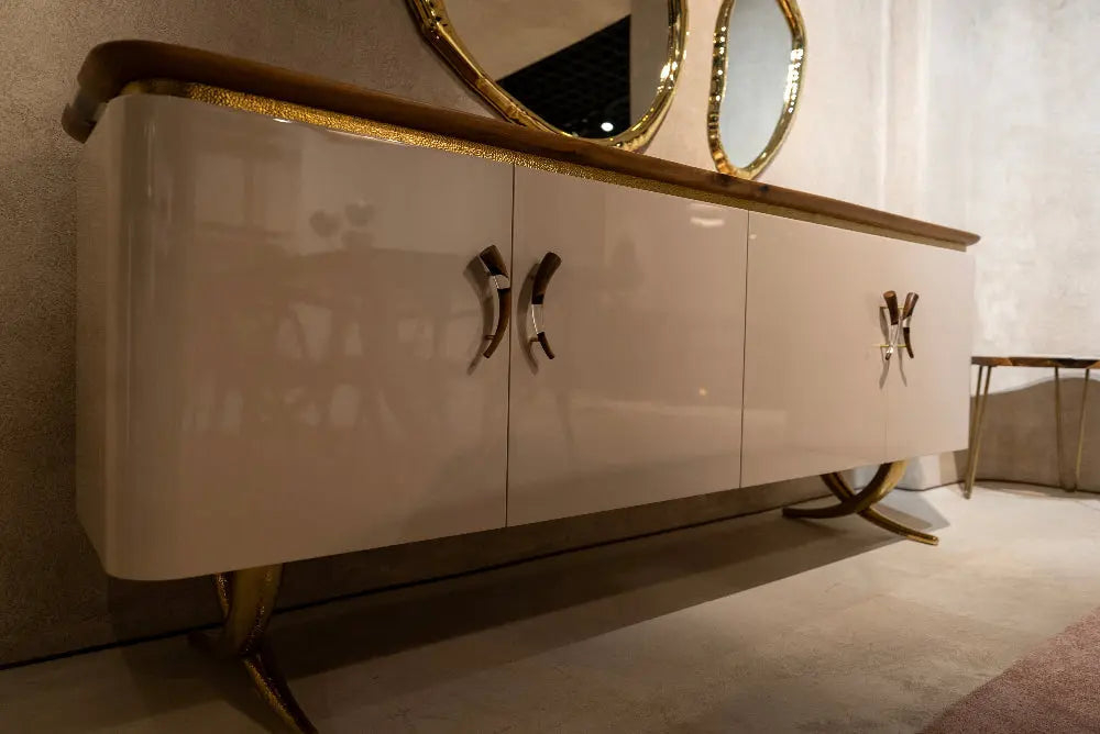 Harz- und Walnusscendenza – Modernes Sideboard | Elfenbein-Kollektion