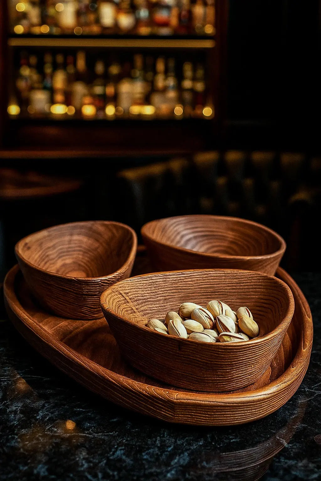 Handgefertigtes luxuriöses Nussschalen-Set aus Holz mit Tablett