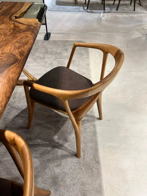 Luxuriöser Premium-Stuhl aus Massivholz-Nussbaum – italienischer Stil
