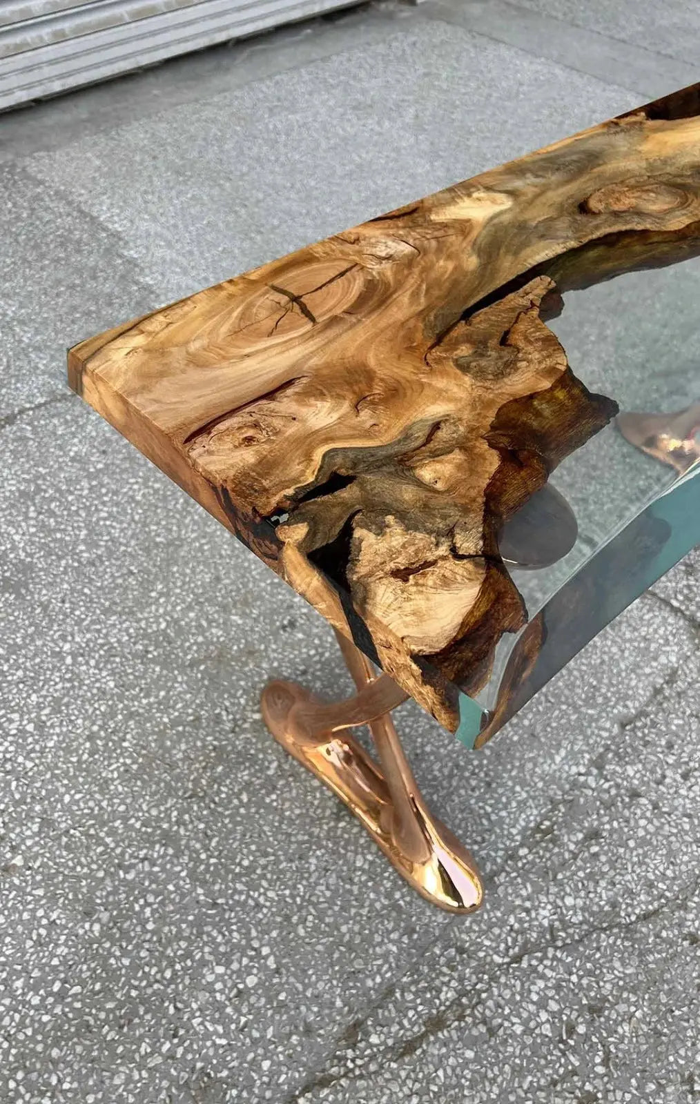 Harz-Baumkanten-Konsolentisch aus Lindenholz - Foyertisch - Flurtisch