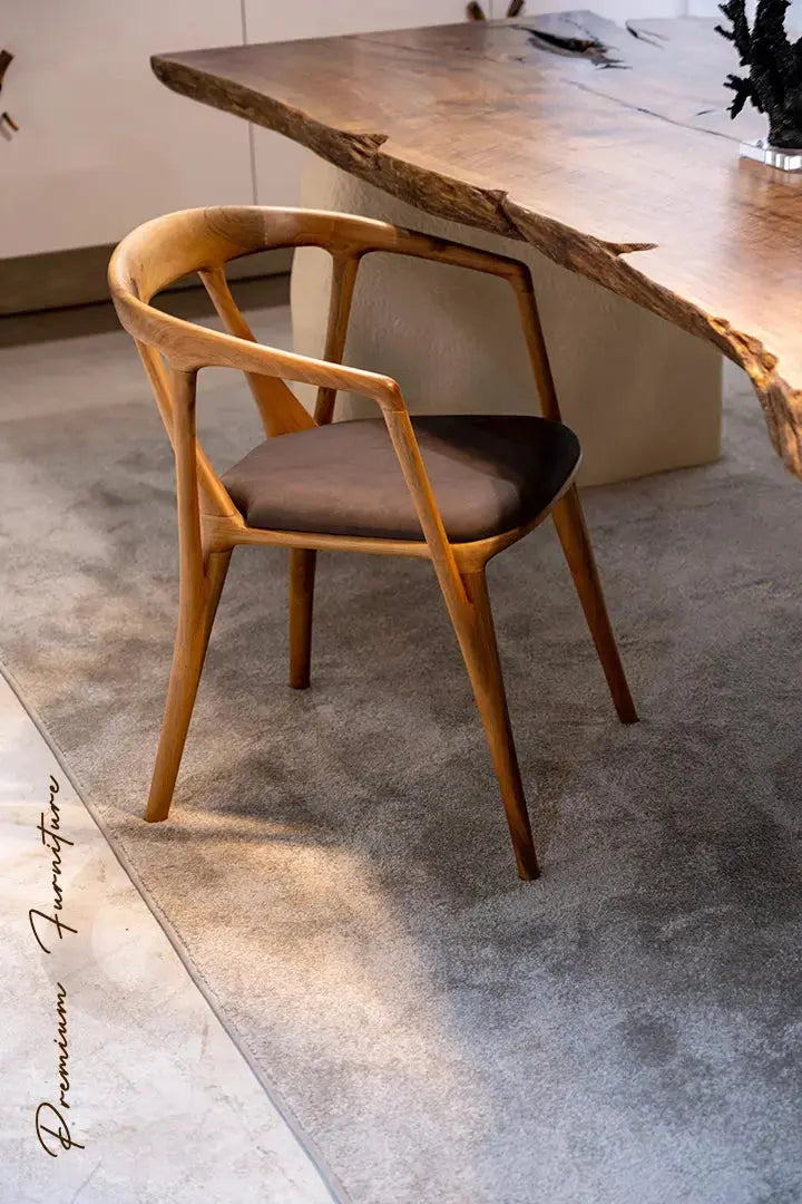 Luxuriöser Premium-Stuhl aus Massivholz-Nussbaum – italienischer Stil