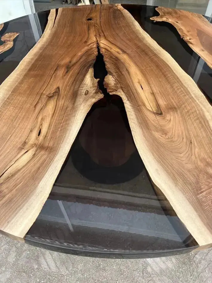 Runder Epoxidharz-Tisch mit Wirbel-Holzsockel aus Walnussholz